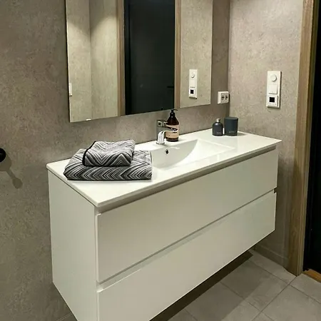 Modern In The Heart Of 아파트 호브던