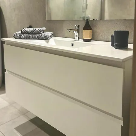 아파트 Modern In The Heart Of 호브던